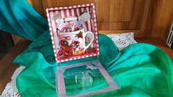 Dobozában porcelán mikulásos kávés- teás bögre kanállal.