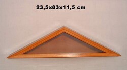 Fali vitrin, háromszög forma, plexi előlappal, 83x23,5x11,5 cm