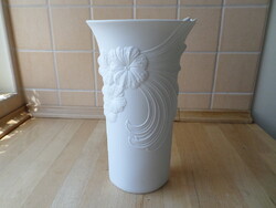Kaiser fehér biszkvit porcelán váza 23,5 cm