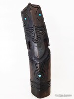 Antik faragott fa idol kő berakással