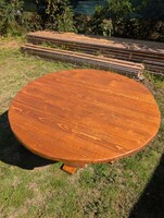 Rusztikus, kültéri, kerek étkező asztal, tömörfa kerti ebédlőasztal fenyőből, barna színben, 160 cm