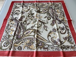 Vintage selyemkendő finom színekkel klasszikus mintával, 64 x 64 cm