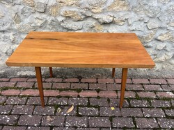 Retro dohányzó asztal.