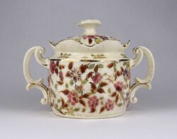 1X323 Antik vajszínű virágmintás, család jeles Zsolnay majolika bonbonier 12 cm