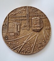A Vasutasok Szakszervezete Eredményes Munkájáért  K.K. szignóval jelzett bronz plakett díszdobozában