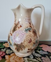 Antik Zsolnay fajansz kancsó krizantém dekorral.