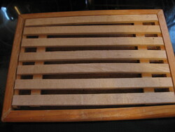 Kenyérvágó rács morzsatálcával