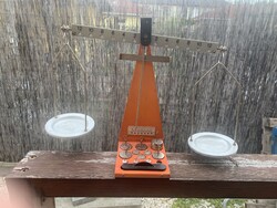 Patika mérleg , labor mérleg  súlyokkal.