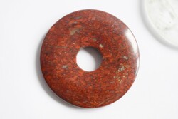Vörös Jáspis , csiszolt korong , fánk medál , 3,8 x 0,4 cm , ásvány , drágakő