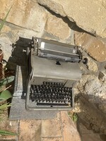 Uránia antik írógép