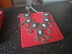 Boho-orientális design nyaklánc – Türkiz betéttel és érmékkel