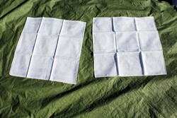 2 db fehér, mintás étkező tányéralátét vagy szalvéta TR monogrammal