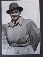 Régi fotó FTI. foto Dorn Piroska - Mosolygó férfi kalapban, ballonkabátban 1950-es évek