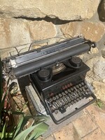 Urania antik írógép