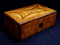 Gyönyörűen intarziázott kiváló antik fa doboz , a 20.szd. első feléből