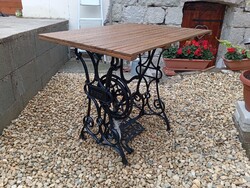 Singer varrógép asztal