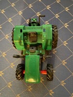 Nagyon szép traktor,gyerekjáték. Új állapotban.Mérete: 15x10 cm