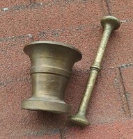 Bronz mozsár törővel, m: 9,5 cm, törő h: 20 cm
