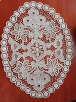 Ovális fehér kalocsai riseliős / riselt terítő