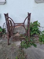 Singer varrógép asztal ,kerti asztal