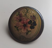 RETRO FÁRA KÉZZEL FESTETT VIRÁGCSOKOR BROSS KITŰZŐ