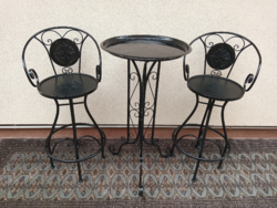 Kovácsoltvas kerti bútor 2db szék 1db asztal. Alkudható.