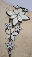Virágos bizsu karkötő