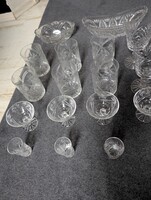 Kristálykészlet és üveg tálak