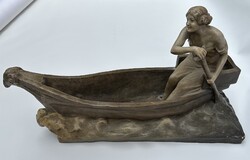 Szecesszós merengő lány, majolika (osztrák)