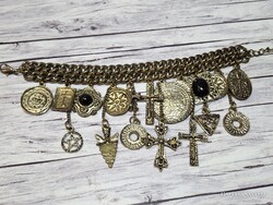 Bizsu karkötő sok-sok függővel