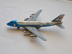 Játék repülőgép Boening 747 Jumbo Jet nyitható ajtókkal 29x16x6cm lendkerekes fém retro