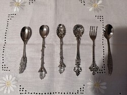 Vegyes mintázatú rozsdamentes  6 db desszert villa, kanál