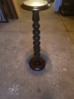 Neobarokk szobortartó.