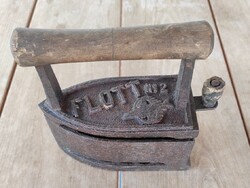 FLOTT 2 szenes antik öntöttvas vasaló eredeti fatartozékokkal