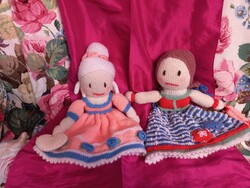 Kézzel kötött kislány és nagymama bábok