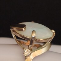 Új gyűrű nagy holdkővel. 925* ezüst és 375* arany. Fémjelzéssel. Súly - 5,92 gramm.