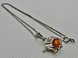 Ritka, régi borostyánhasábot vivő elefánt ezüstmedál láncon