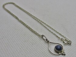 Szép régi ezüstnyaklánc lápisz kővel