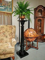 Gyönyörűen felújított 127 cm magas antik fa art deco jellegű posztamens , állvány , virágtartó