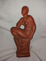 Götz János terrakotta ülő női akt    N