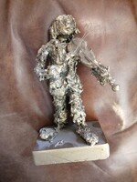 Duray Tibor (1912-1988) Hegedűs, jelzett fémszobor 9x17cm