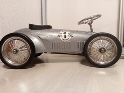 Különleges Vilac "1 TROPHY" Fém Versenyautó ,Vintage Lábbal Hajtós Játék Ikonikus stílus.81*38*39.5
