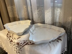 Fehér arany herendi háromszög kínáló.