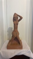 Veszprémi Imre (1932-2013) Kavicson ülő nő, szignózott terrakotta szobor 36cm