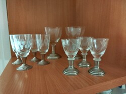 Antik metszettüveg poharak  - alpakka talppal