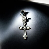 Kis vintage fém kereszt, katolikus mini kereszt akasztóval, kereszt medál, régi kereszt medál 3cm