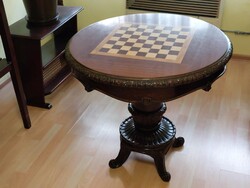 Egyedi, különleges és ritka, faragott, antik sakkasztal az 1900-as évek legelejéről