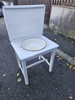 Retro asztal lavortartóval, törölközőtartóval