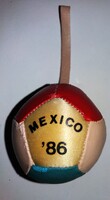 1986.MAGYAR LABDARÚGÓ VÁLOGATOTT -MEXIKÓ VB.autó visszapillantójára függő trikolór bőrlabda sok logó