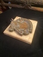 LOVAS SZERENCSEPATKÓS BRONZ HAMUTARTÓ